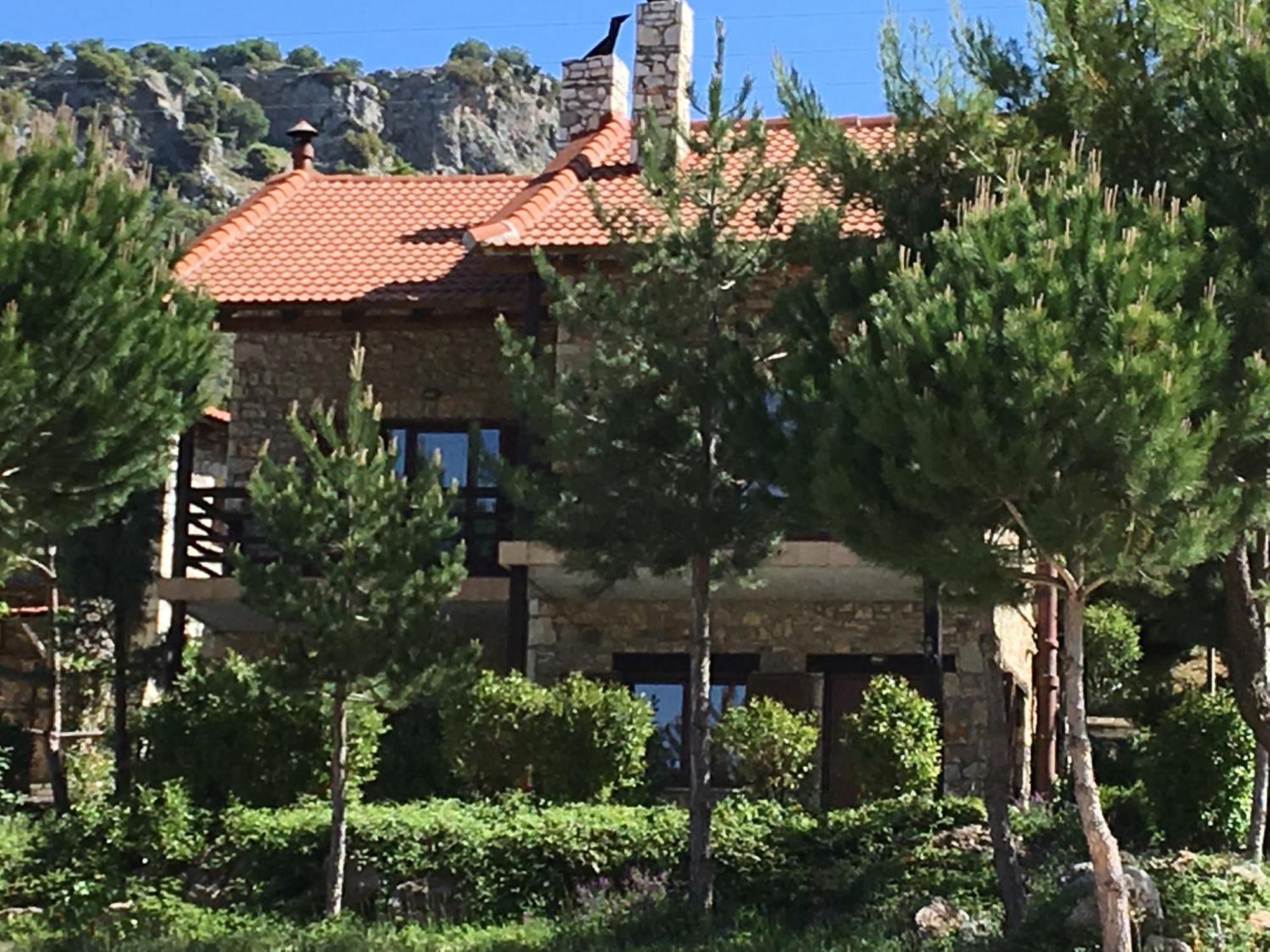 Georgio's V Chalet Kalavrita Kalavryta Exterior foto